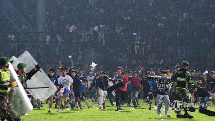 UPDATE Kerusuhan Arema Vs Persebaya: 127 Orang Tewas, 13 Mobil Rusak