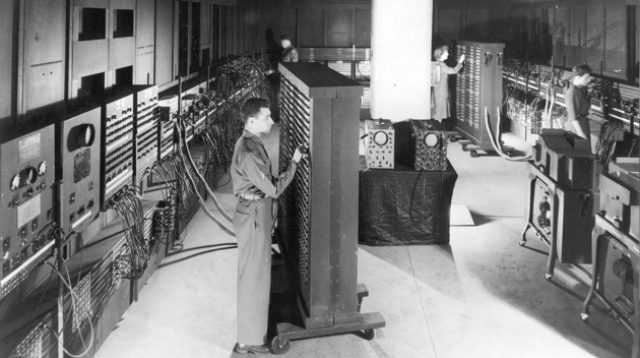 komputer pertama ENIAC