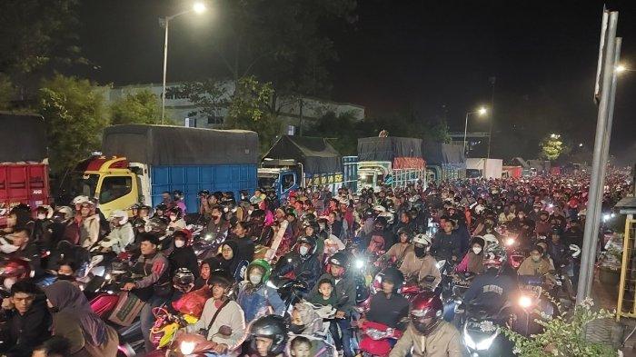 Antrean Kendaraan Pemudik Motor Di Pelabuhan Ciwandan Mengular Hingga 200 Meter