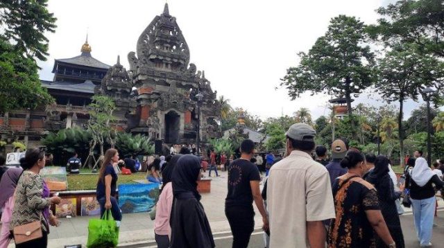 Pengunjung TMII Hari Keempat Lebaran Mencapai 13 Ribu Orang