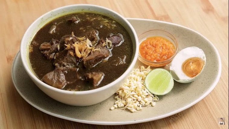 Resep rawon daging sapi untuk sahur dan berbuka di bulan ramadhan