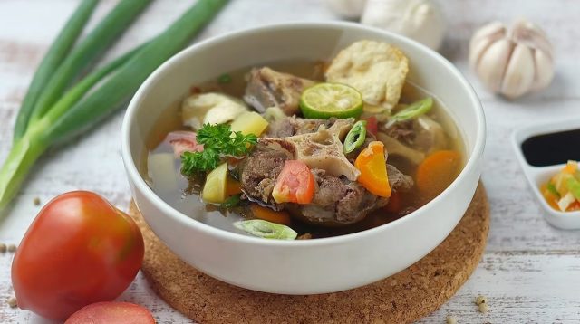 menu resep sop buntut untuk sahur di bulan ramadhan