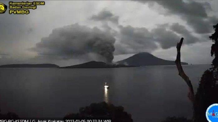 Gunung Anak Krakatau Erupsi, Semburkan Abu Vulkanik Setinggi 2.000 Meter