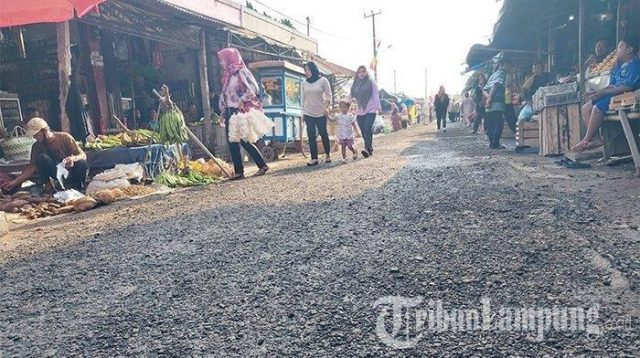 Jelang Kunjungan Jokowi, Jalan Pasar Natar Lampung Selatan Diperbaiki Satu Malam