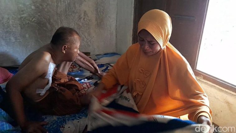 Aan Brebes Dapat Bantuan, Kini Tak Perlu Jalan Kaki 10 Km Antar Suami Ke RS