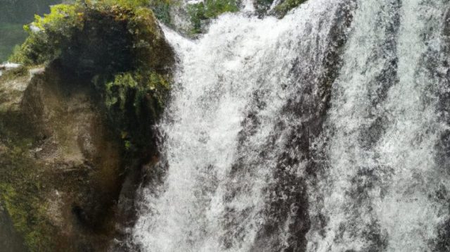 tempat wisata di bogor salah satunya curug atau air terjun