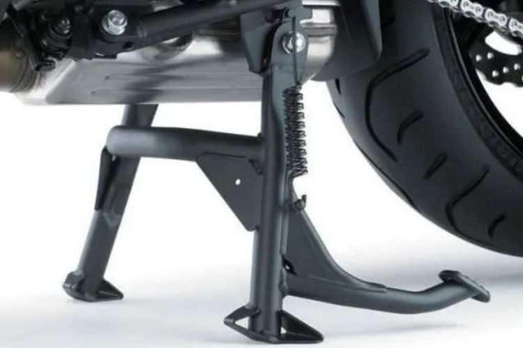 Teknik Parkir Motor: Standar Ganda atau Samping yang Lebih Baik?