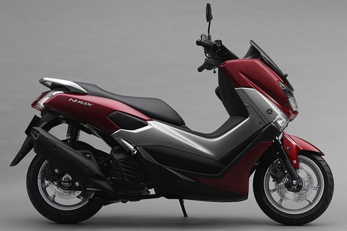 Keunggulan Yamaha NMAX Dibanding Honda PCX, Lebih Pilih Mana?