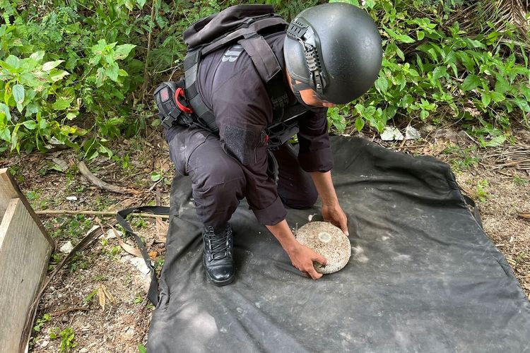 Polisi dan TNI di Maluku Musnahkan Ribuan Amunisi, Bom Udara dan Ranjau Anti-tank Peninggalan Perang Dunia II