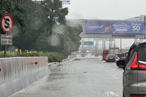Tol Bandara Soetta KM 26 Masih Banjir, Lalu Lintas Dialihkan