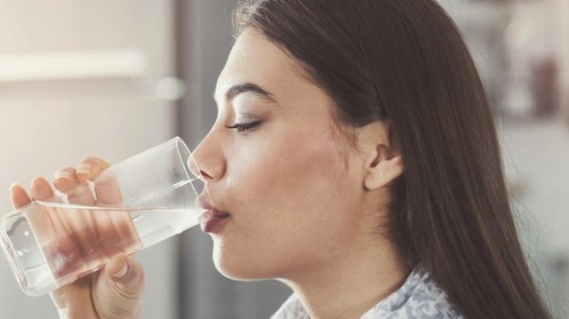 Minum Air Dingin dan Hangat, Mana yang Lebih Cepat Turunkan Berat Badan?