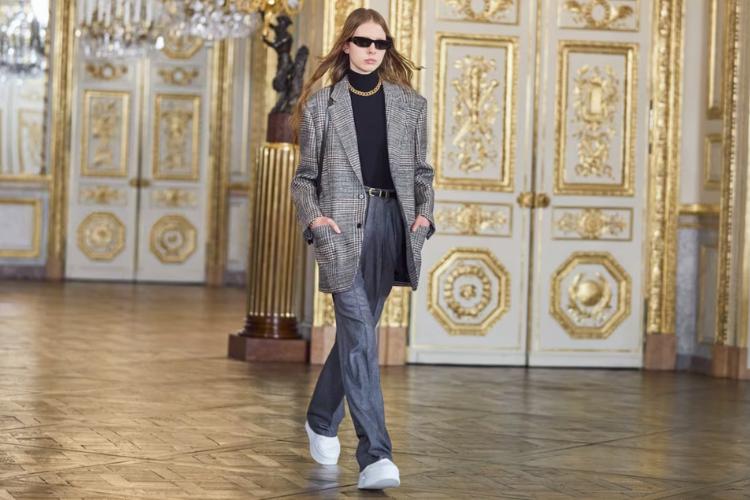 5 Perbedaan Blazer dan Jas yang Wajib Kamu Tahu