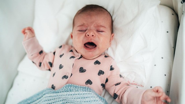 Kenapa Bayi Menangis saat Tidur? Ini Penyebab dan Cara Mengatasinya