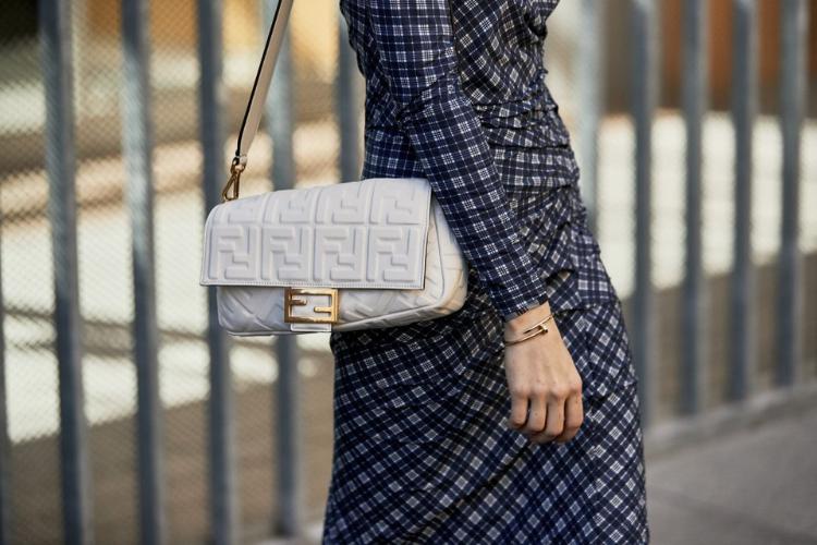 Catat, ya! Ini 5 Ciri-ciri Tas Fendi Original yang Wajib Kamu Tahu
