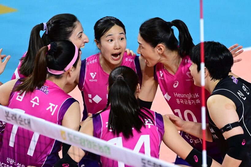 Liga Voli Korea – Merendah Lalu Tersenyum Pelatih Pink Spiders Setelah Tinggalkan Red Sparks 14 Poin