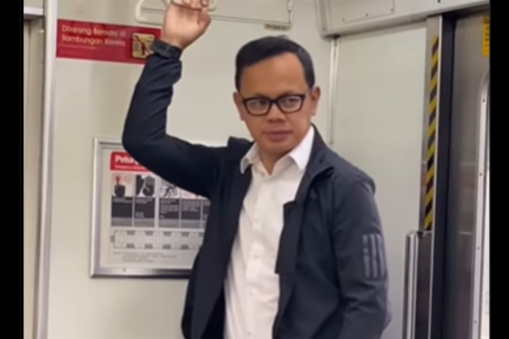 2 Menteri Ikuti Saran Netizen Naik Transum, AHY Pilih “Run to Work”