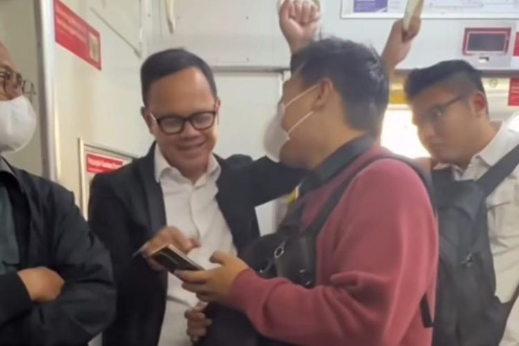 Dua Menteri Prabowo “Ngantor” Naik KRL Patut Diapresiasi, tapi Jangan Cuma Sekali…