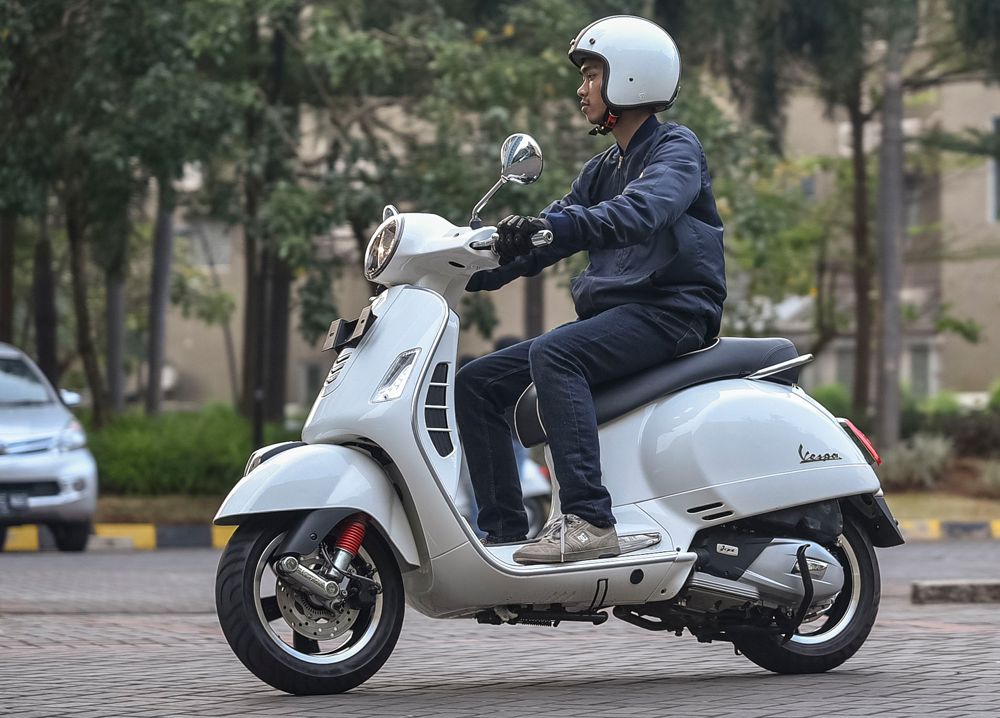 Cara Ampuh Mengatasi Setang Vespa GTS Goyang Dikecepatan Tinggi