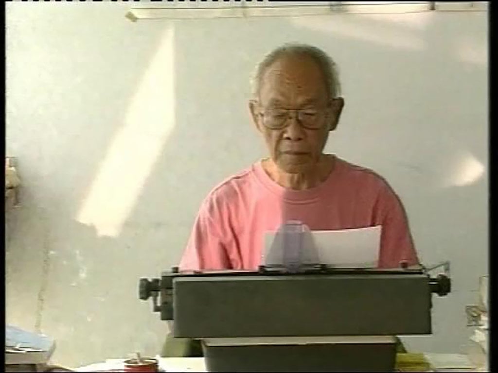 Biografi Singkat Pramoedya Ananta Toer & Daftar Buku Karyanya