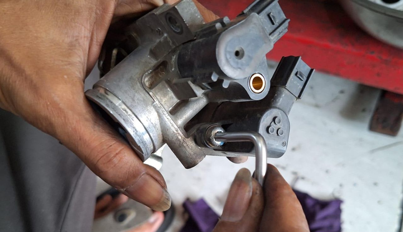 Ketemu Triknya, Begini Cara Gampang Lepas Baut yang Sulit Dibuka