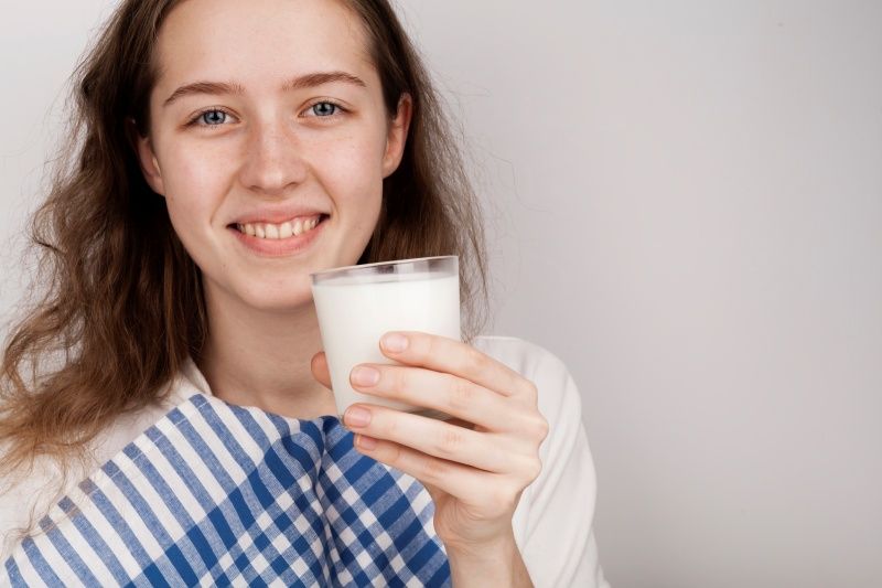Apakah Minum Susu Setelah Minum Obat Berbahaya Bagi Kesehatan? Ini Penjelasannya