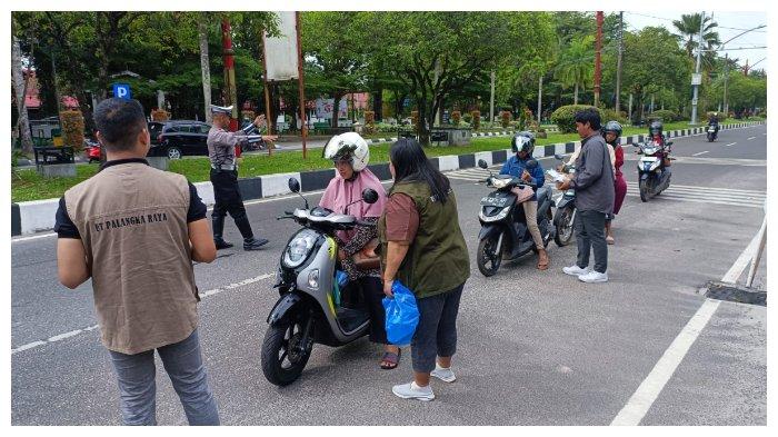 UT Palangka Raya Kalteng Laksanakan Jumat Berbagi Bersama Mahasiswa dan Masyarakat