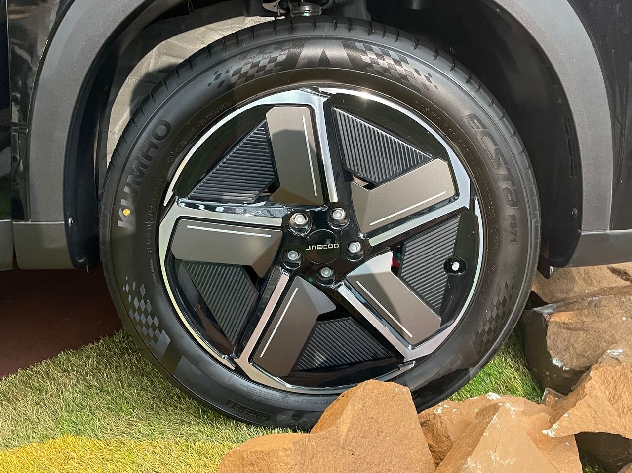 Akhirnya Paham, Kenapa Velg Mobil Listrik dan Hybrid Harus Tertutup?