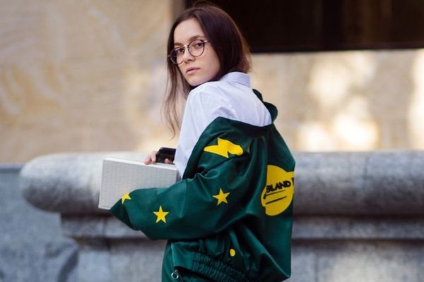 Cocok Setiap Saat, Begini Cara Mix & Match Jaket Bomber!