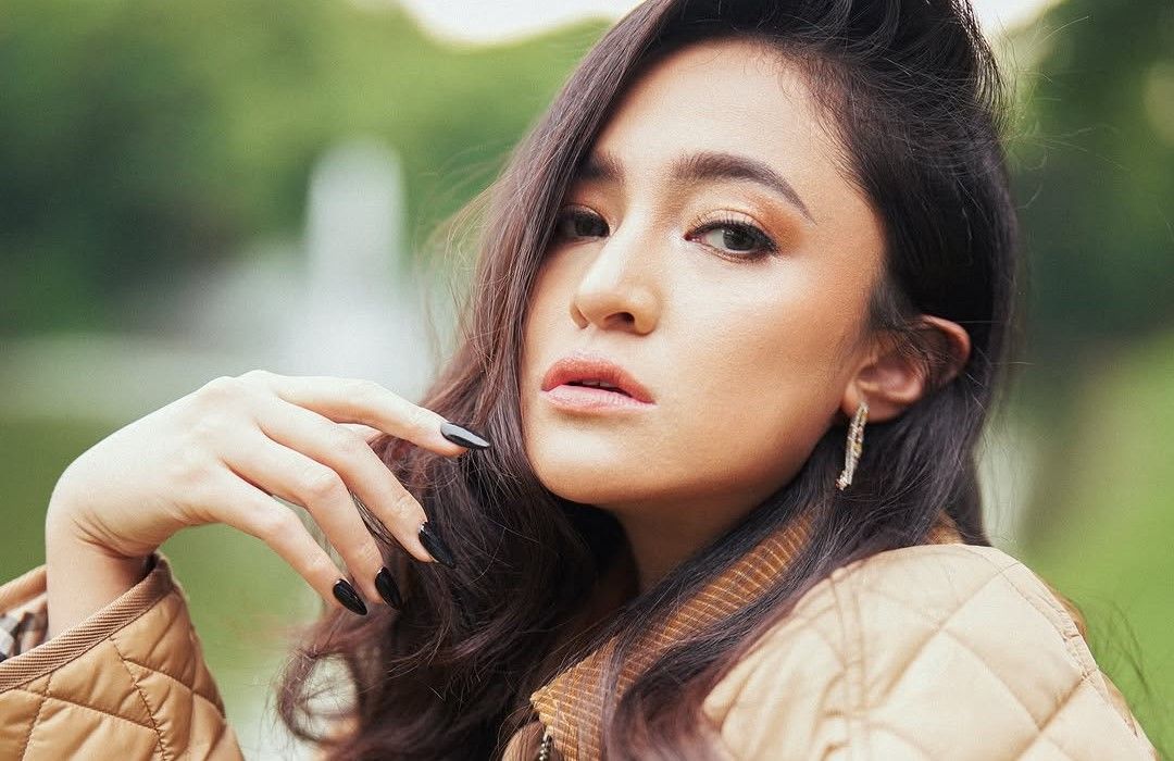 Marshanda Tampilkan Elegansi dengan Busana Burberry Senilai Ratusan Juta