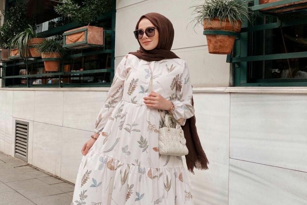 15 Desain Busana Gamis Ideal bagi yang Bertubuh Gemuk untuk Tampil Lebih langsing