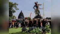 Prambanan Ditutup pada Hari Nyepi, Wisatawan Nikmati Pawai Ogoh-Ogoh dari Jauh Prambanan Ditutup pada Hari Nyepi, Wisatawan Nikmati Pawai Ogoh-Ogoh dari Jauh