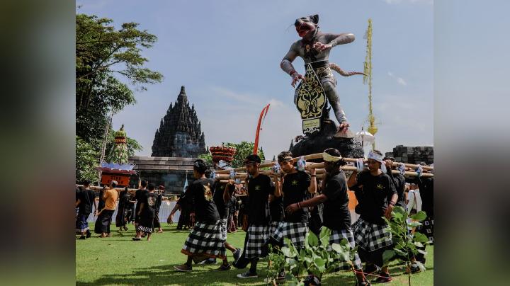 Prambanan Ditutup pada Hari Nyepi, Wisatawan Nikmati Pawai Ogoh-Ogoh dari Jauh