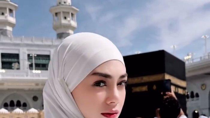 Kurangi Kegiatan untuk Fokus pada Iman, Celine Evangelista: Zaman Sudah Seharusnya Pribadi