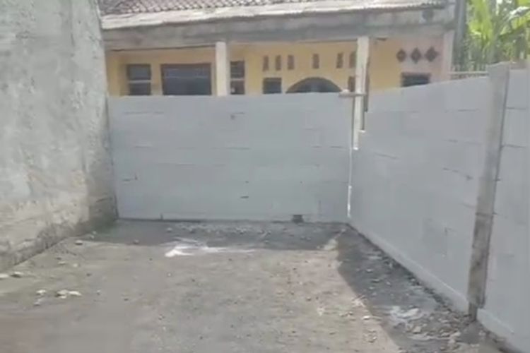 Perselisihan Seputar Akses Jalan: Rumah Lansia di Teluknaga Ditutup Tembok Tetangga