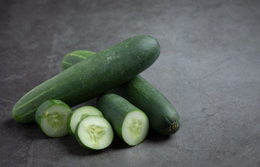 8 Keuntungan Mengonsumsi Air Perasan Mentimun Setiap Hari bagi Kesehatan Anda