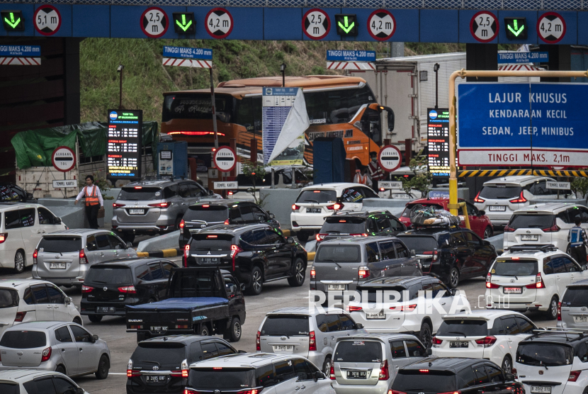 Puncak Arus Mudik Tol Cipali: 6.000 Kendaraan Lewat Setiap Jam Hari Ini