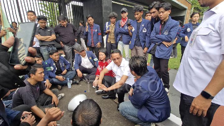 Demonstrasi Trisakti Selesai: Mahasiswa Bubar Setelah Protes Revisi UUD TNI