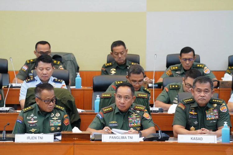 Panglima TNI: Anggota Saya Masih Ada yang Ngojek hingga Jualan Es, Masa Disebut Bisnis?