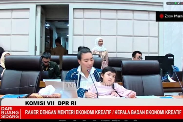 Rahayu Saraswati yang Mengajak Putranya ke Meja DPR saat Ketua Komisi