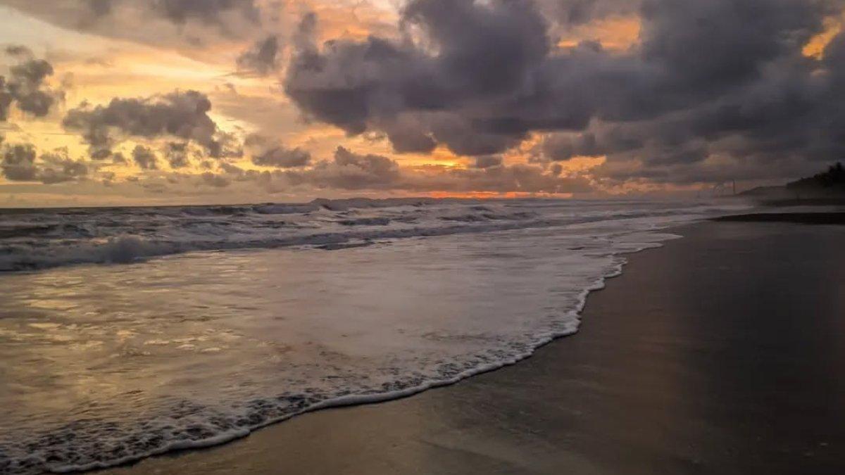 1 Jam dari Purwokerto: Temukan Surga Tersembunyi di Pantai Ini, Sempurna untuk Liburan Lebaran 2025