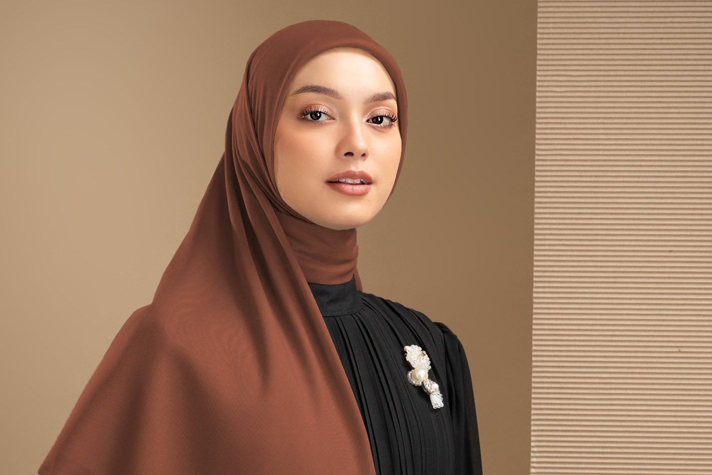 5 Pilihan Bahan Hijab Segi Empat Nyaman dan Stylish untuk Tampil Percaya Diri