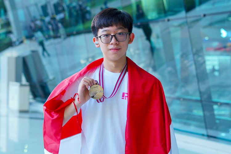 Siswa SMA Menangkan Over 50 Prestasi Internasional Berkat Cintanya pada Fisika