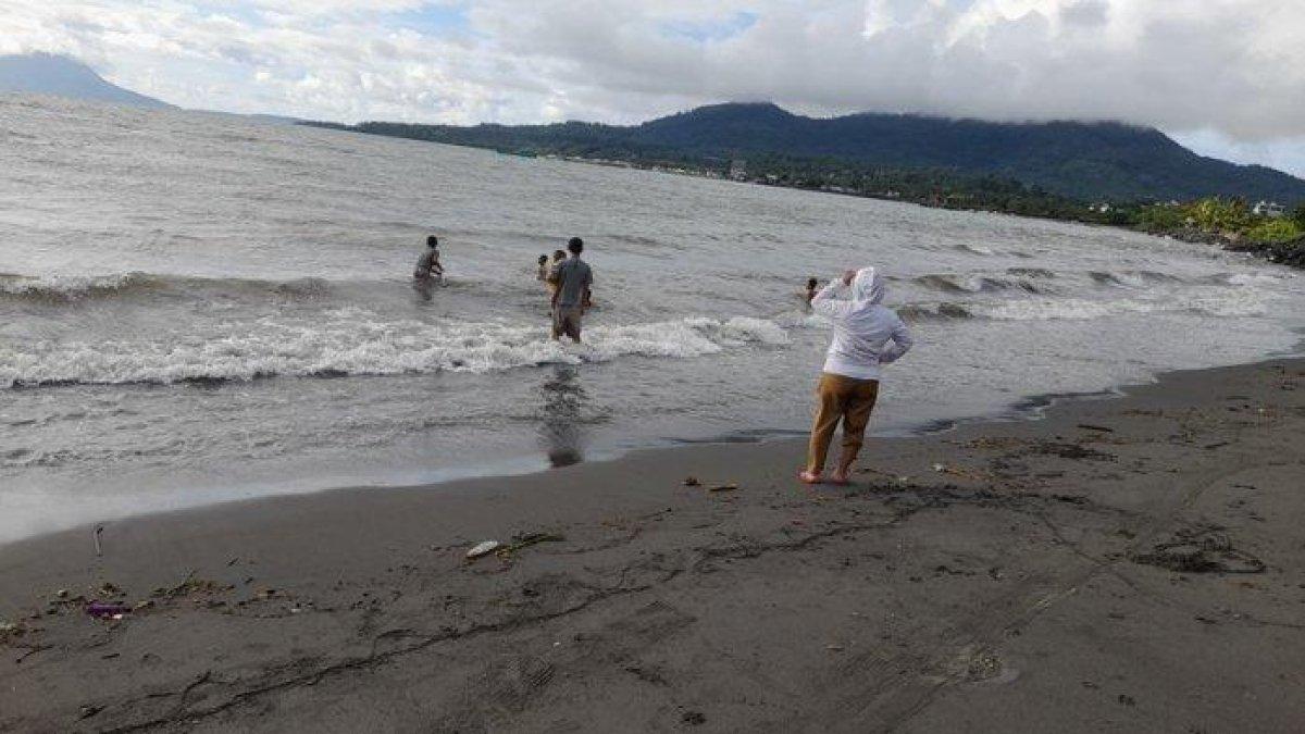 Cuman 12 Menit dari Manado: Temukan Surga Pantai Indah dengan Pemandangan Pulau dan Gunung Siap Untuk Lebaran 2025