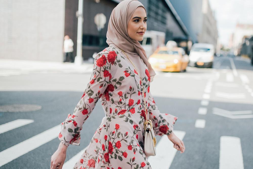 8 Desain Gamis Floral Paling Baru 2025, Siapkan Penampilan Lebaran Anda