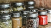10 Bumbu Dapur Wajib Simpan di Luar Kulkas