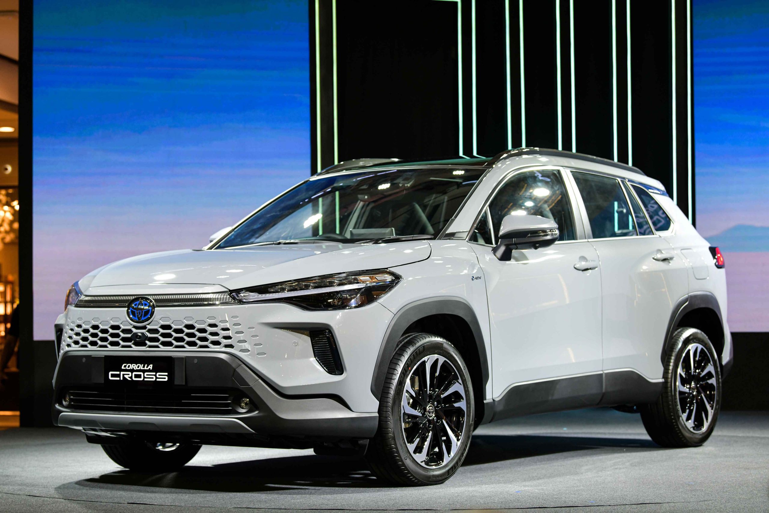 Hemat BBM dan Baterai Tahan Lama, Ini Dia Harga Semua Mobil Hybrid Toyota