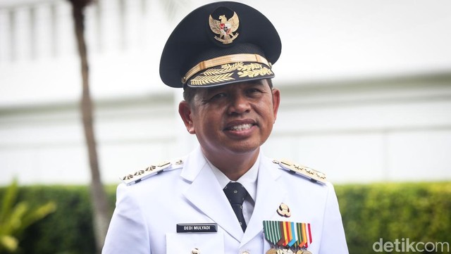 Gubernur Jabar Buka Suara Usai Viral Siswa SD di Karawang Latihan Renang di Halaman Sekolah