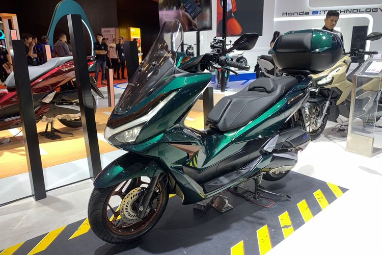 Modifikasi Mengejutkan New Honda PCX 160 ala Touring Tampilkan di IIMS 2025
