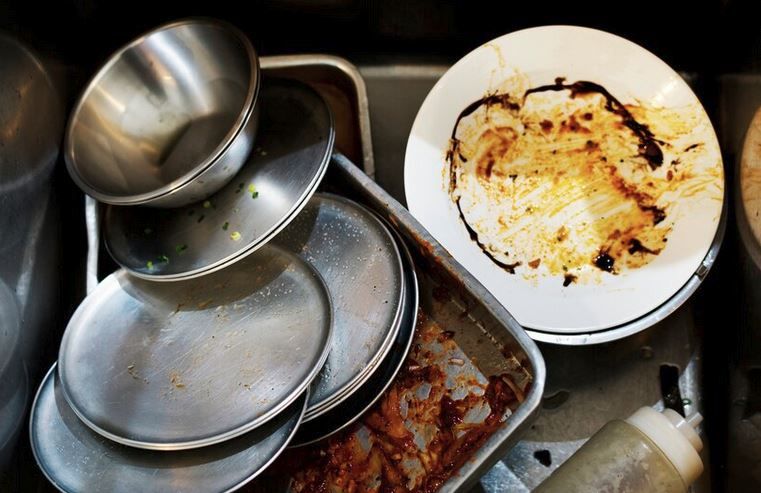 Cara Mudah Hapus Minyak Bandel dari Panci dengan Bahan Dapur Sehari-hari