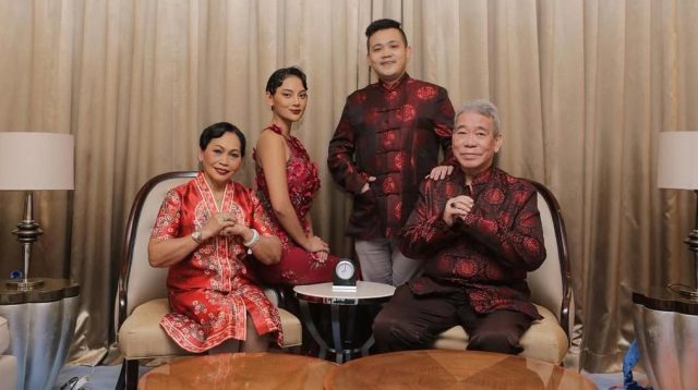 7 Fakta Menarik Keluarga Erika Carlina dengan Latar Belakang Agama Berbeda